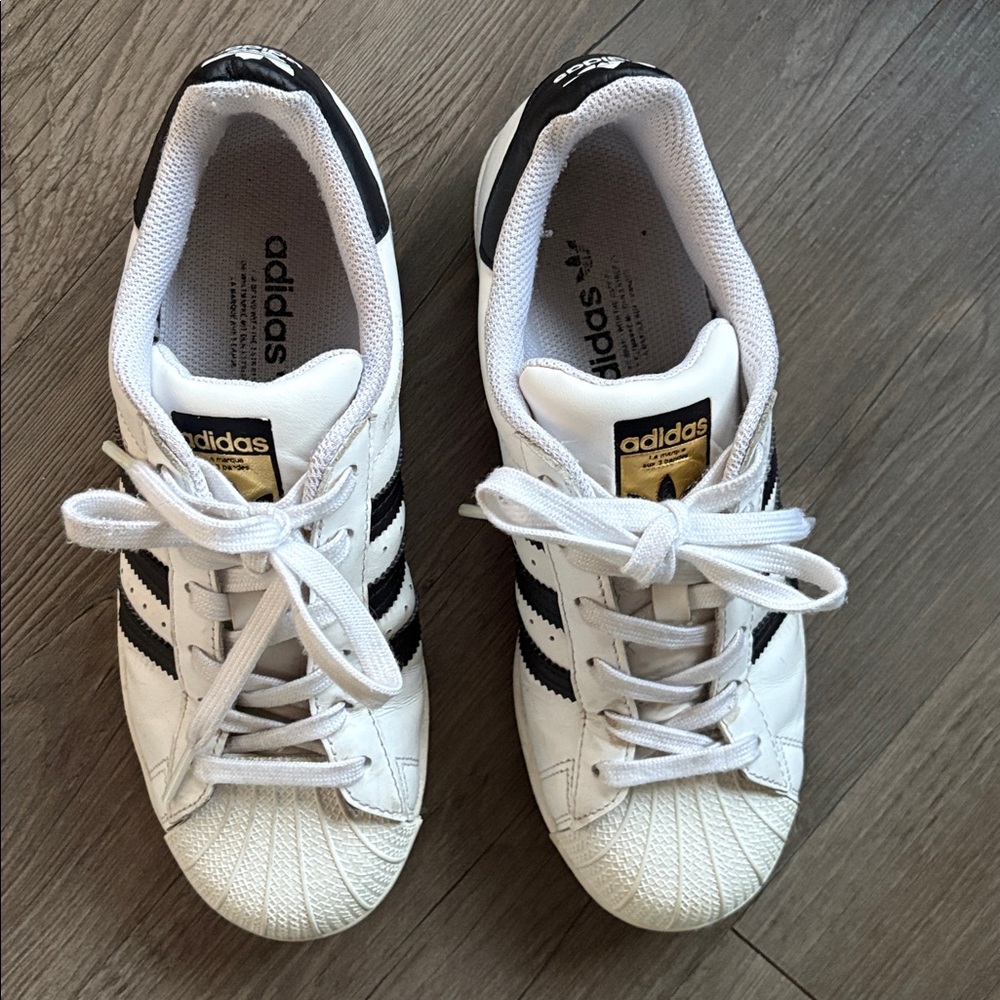 Adidas Superstars - Picture 2 of 10